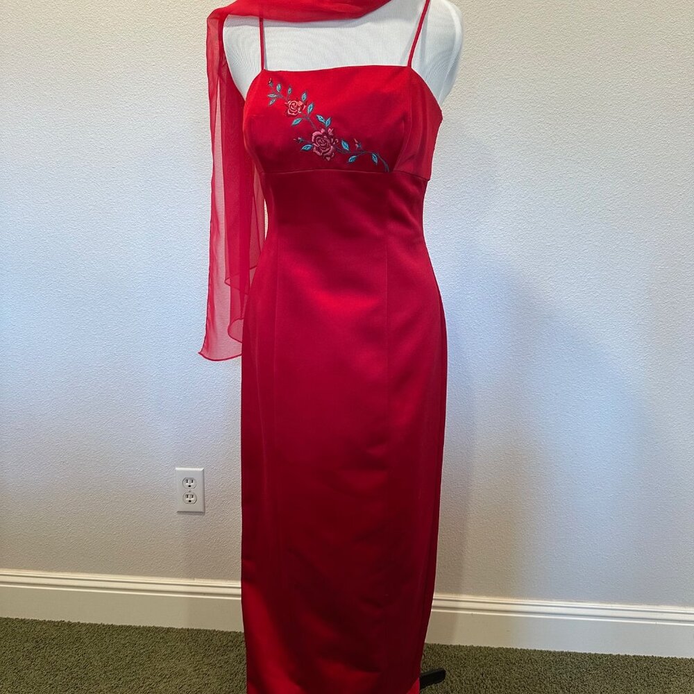 Alex Evenings Long Gown with Embroidered Bodice detail - Fuchsia - 10